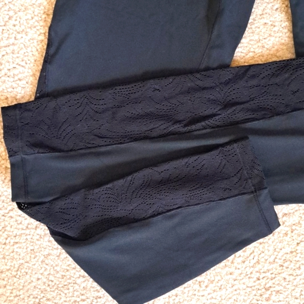MEDIUM 7/8. HALARA SOFTLY ZERO CROSSOVER LACE YOGA LEGGING - Picture 6 of 9